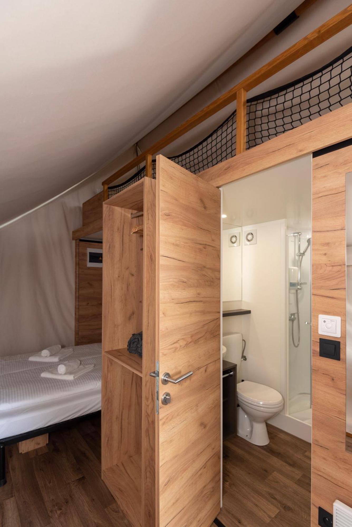 ホテル Forrest Glamping Banská Štiavnica エクステリア 写真