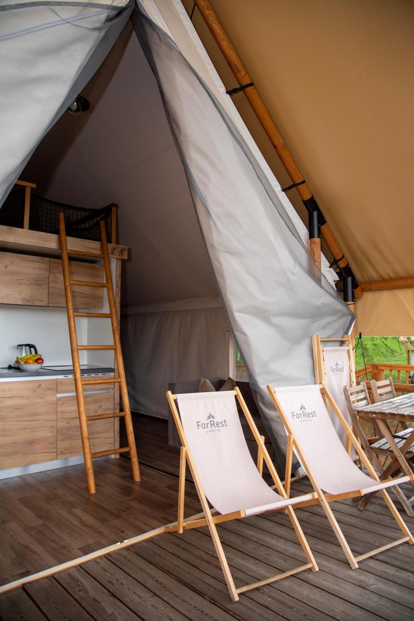 ホテル Forrest Glamping Banská Štiavnica エクステリア 写真
