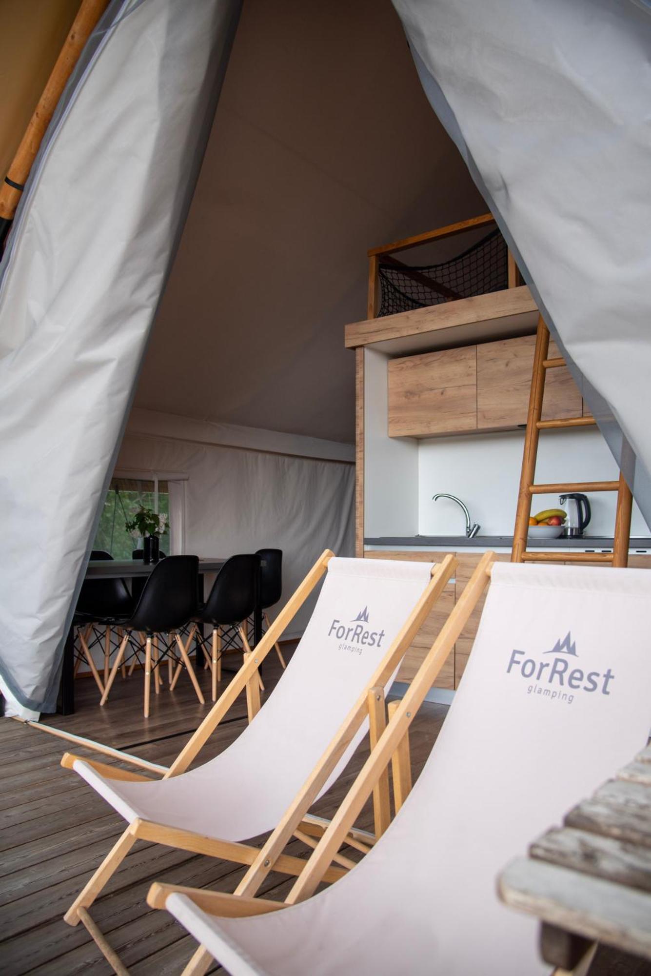 ホテル Forrest Glamping Banská Štiavnica エクステリア 写真
