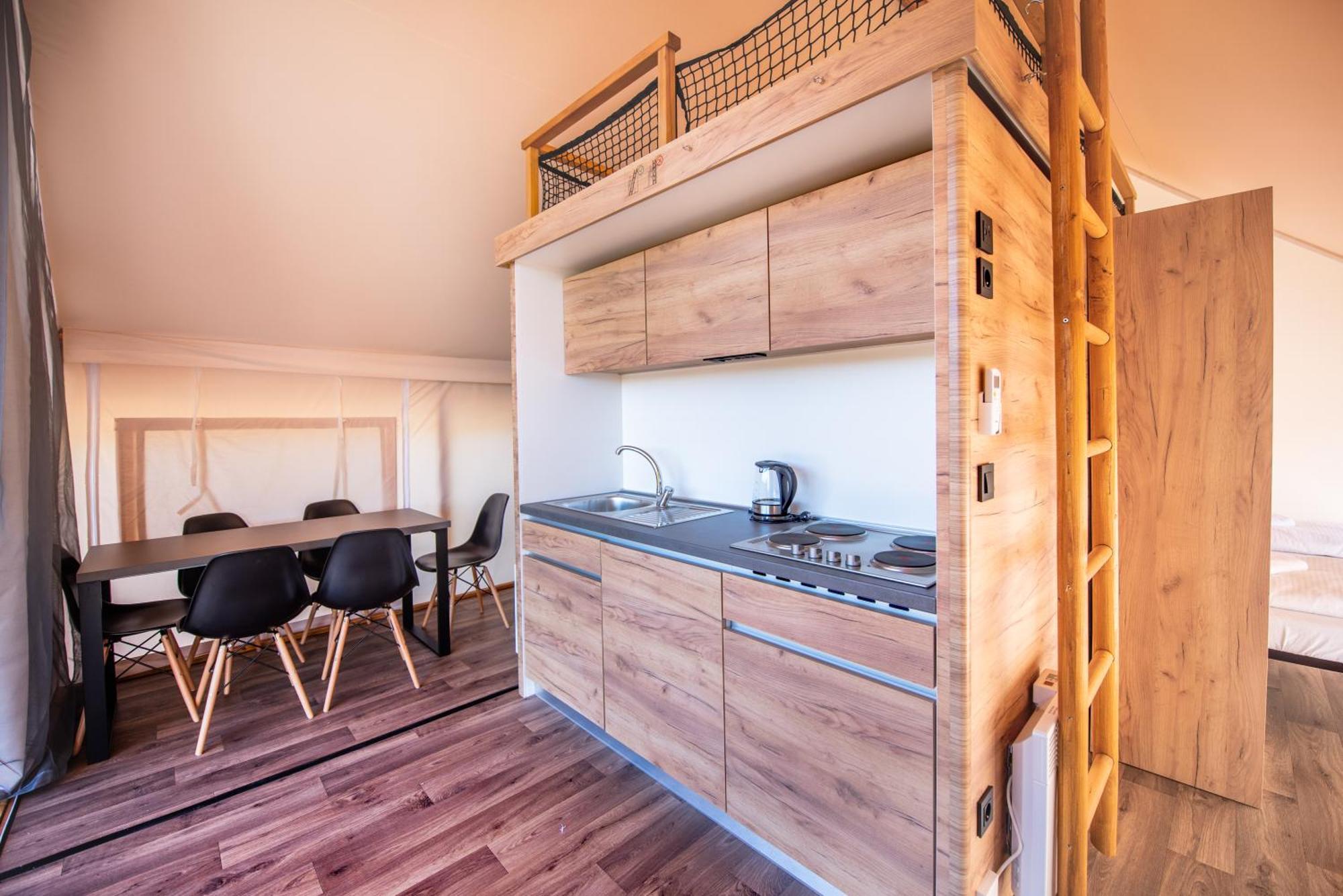 ホテル Forrest Glamping Banská Štiavnica エクステリア 写真