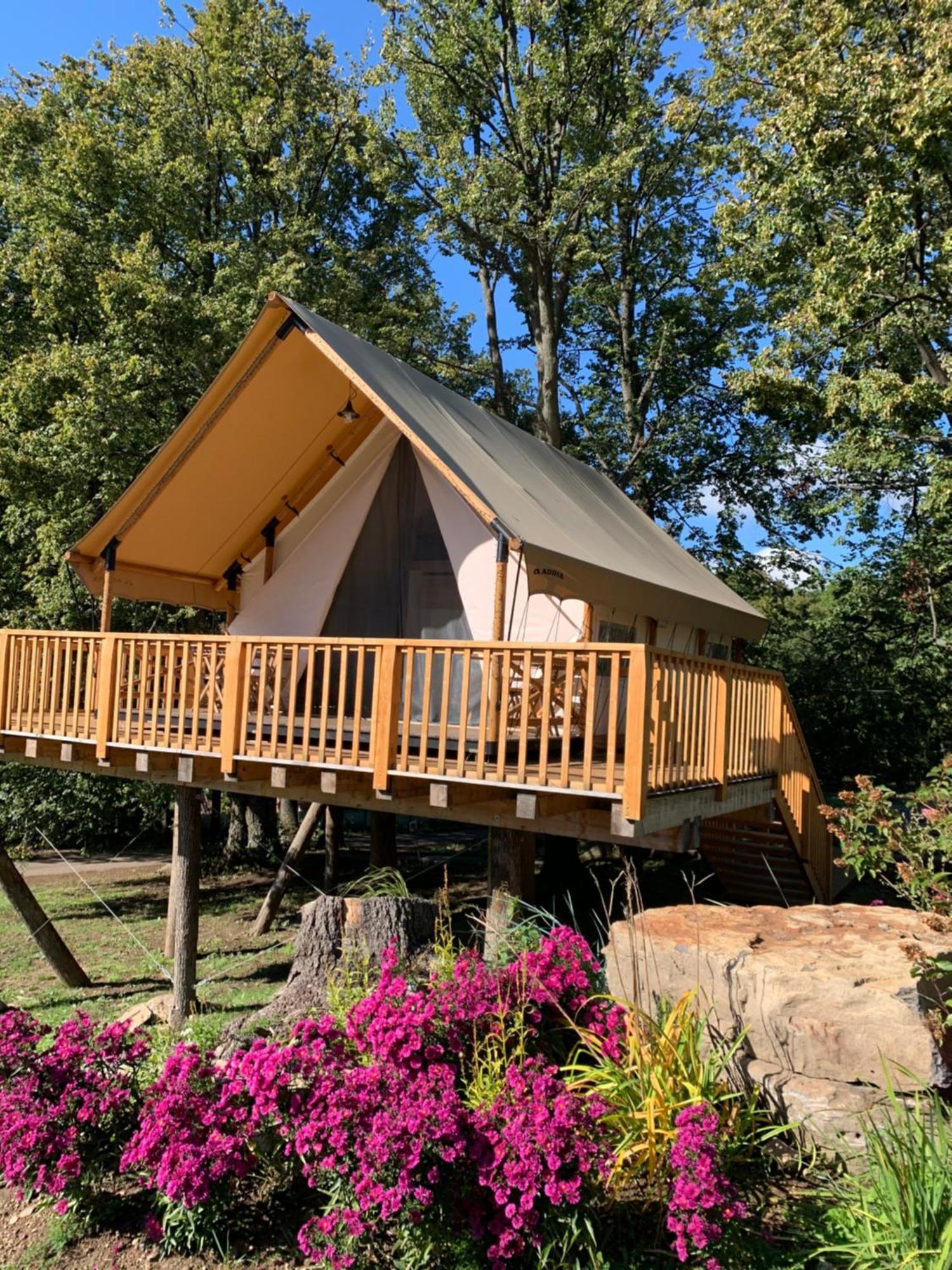 ホテル Forrest Glamping Banská Štiavnica エクステリア 写真