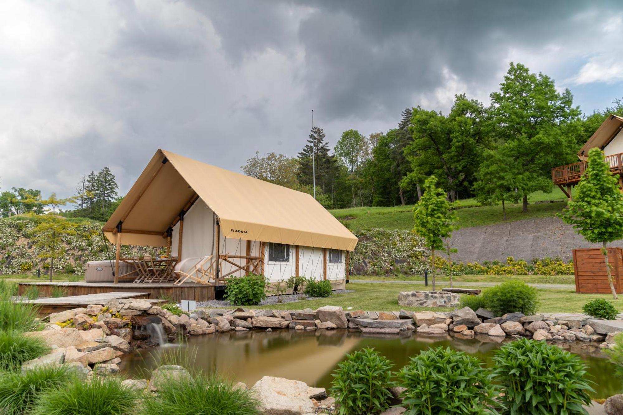 ホテル Forrest Glamping Banská Štiavnica エクステリア 写真