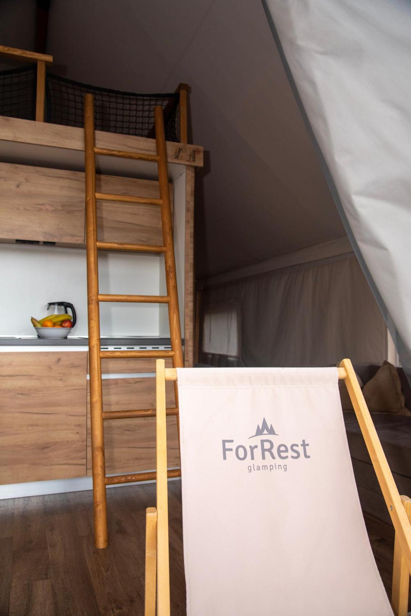 ホテル Forrest Glamping Banská Štiavnica エクステリア 写真