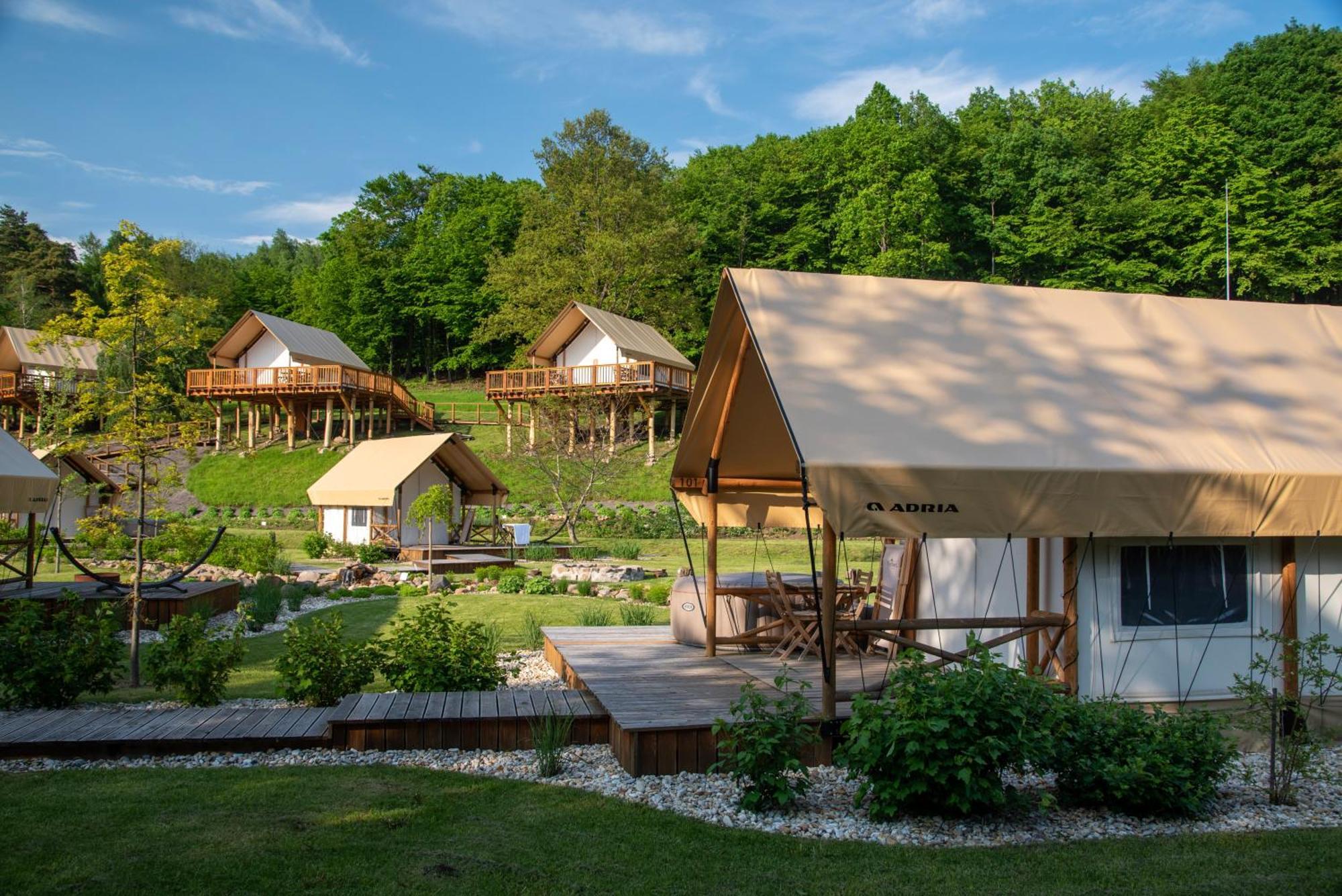 ホテル Forrest Glamping Banská Štiavnica エクステリア 写真
