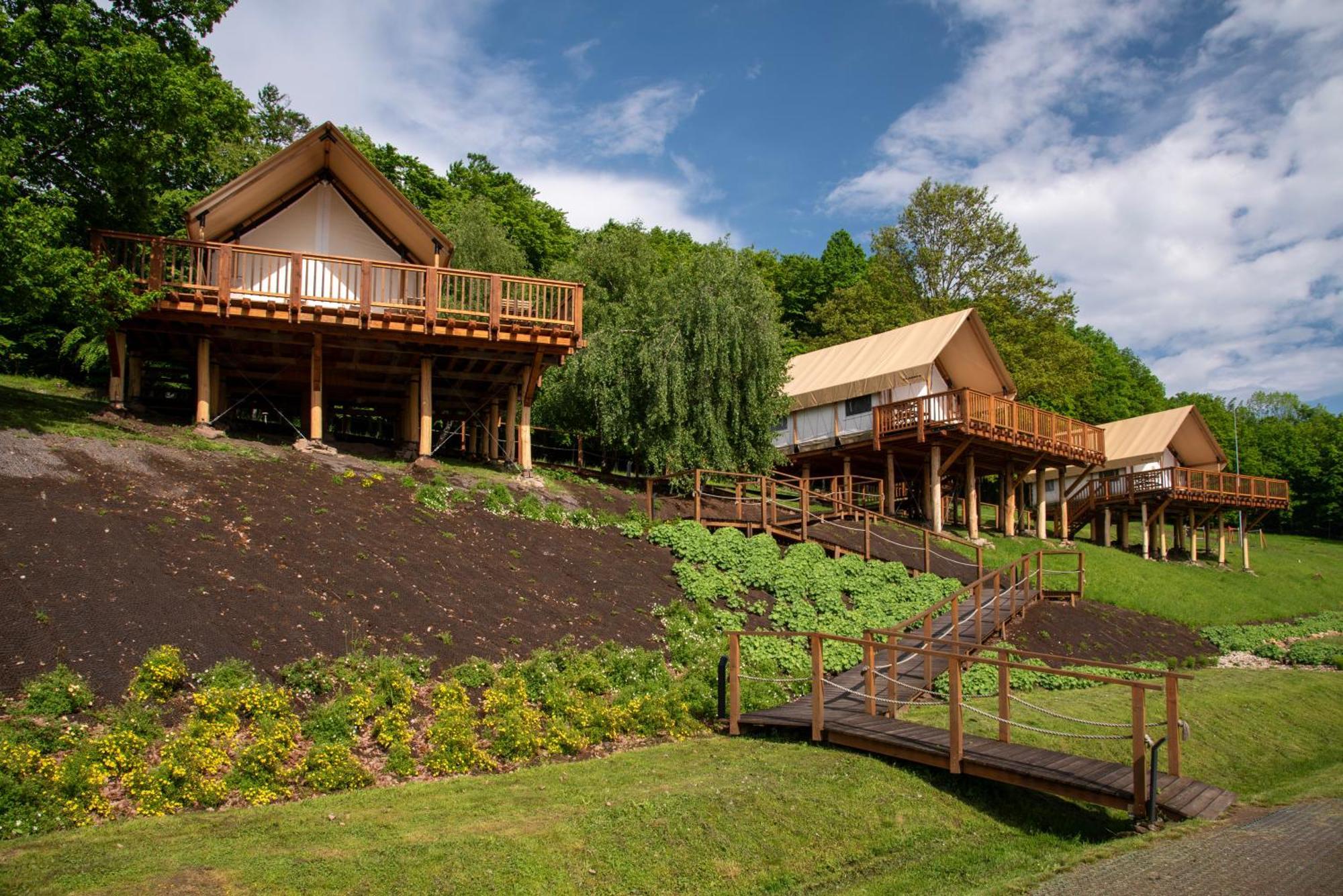 ホテル Forrest Glamping Banská Štiavnica エクステリア 写真