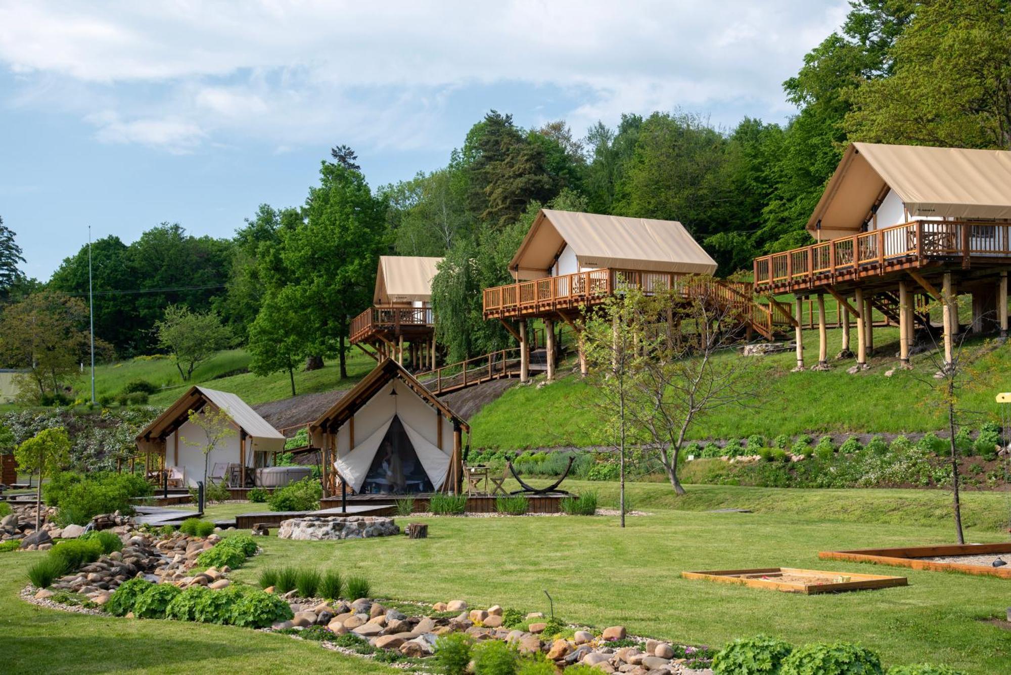 ホテル Forrest Glamping Banská Štiavnica エクステリア 写真