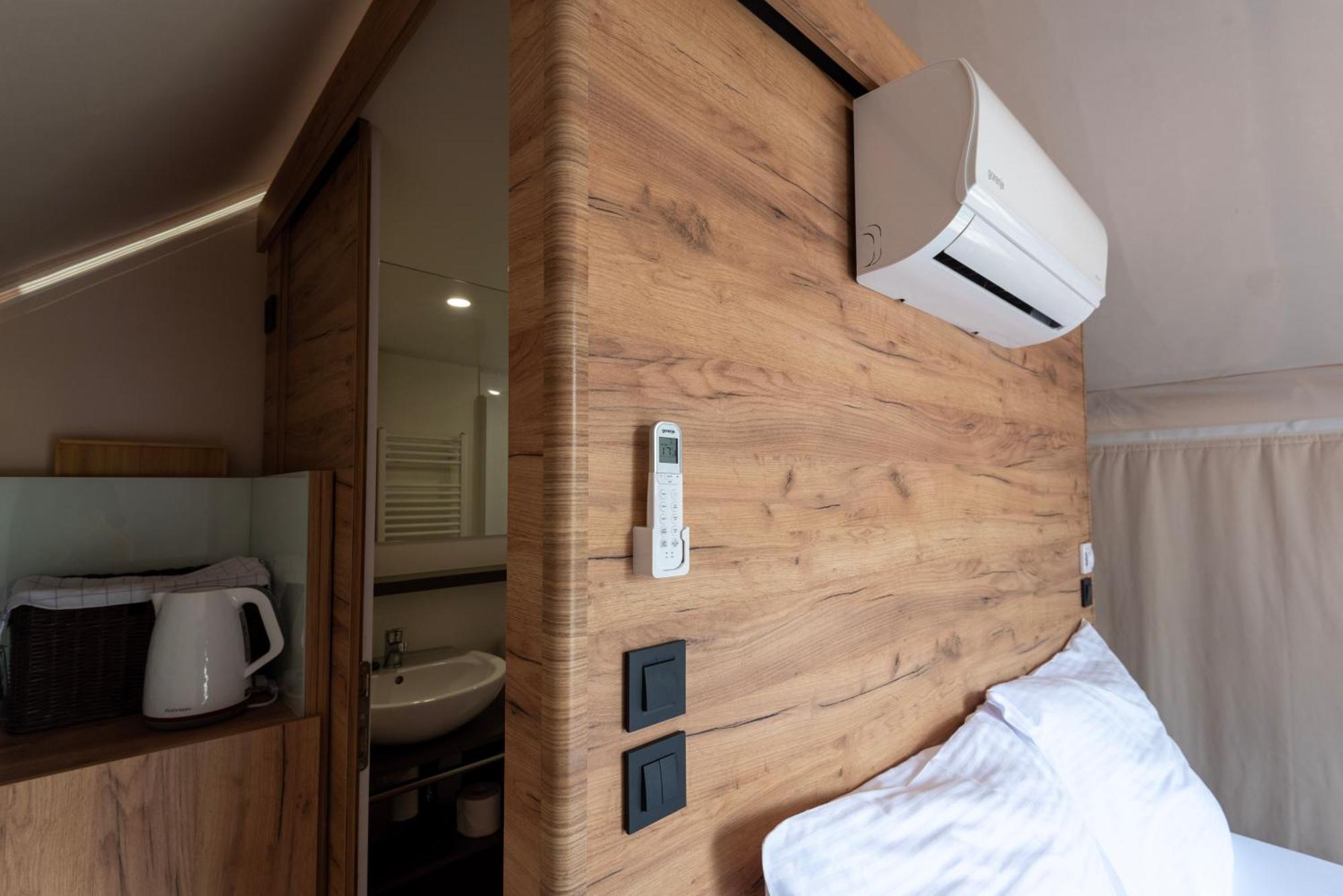 ホテル Forrest Glamping Banská Štiavnica エクステリア 写真