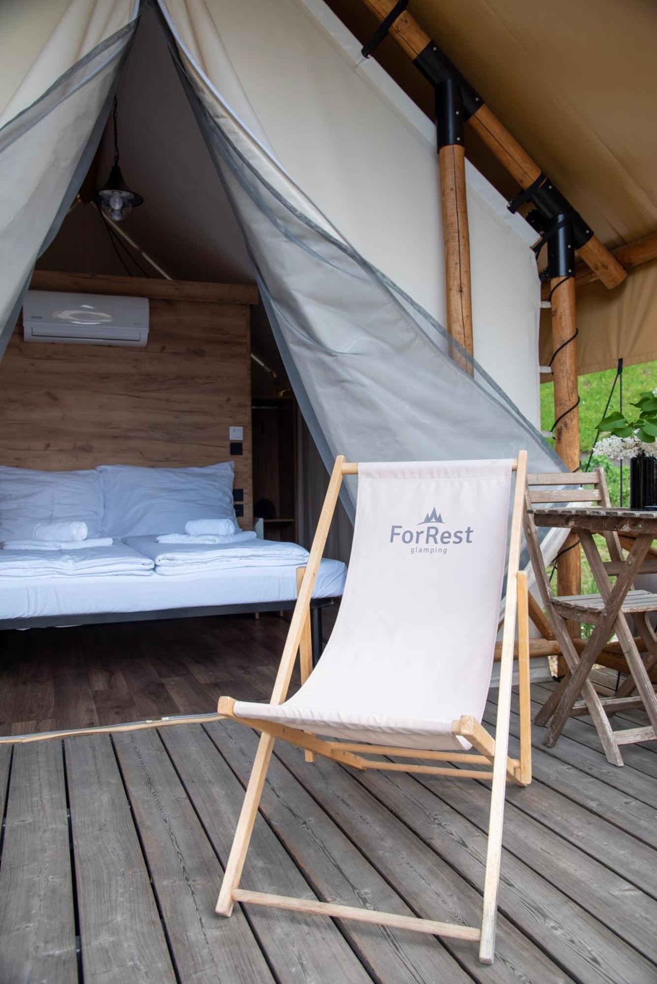 ホテル Forrest Glamping Banská Štiavnica エクステリア 写真