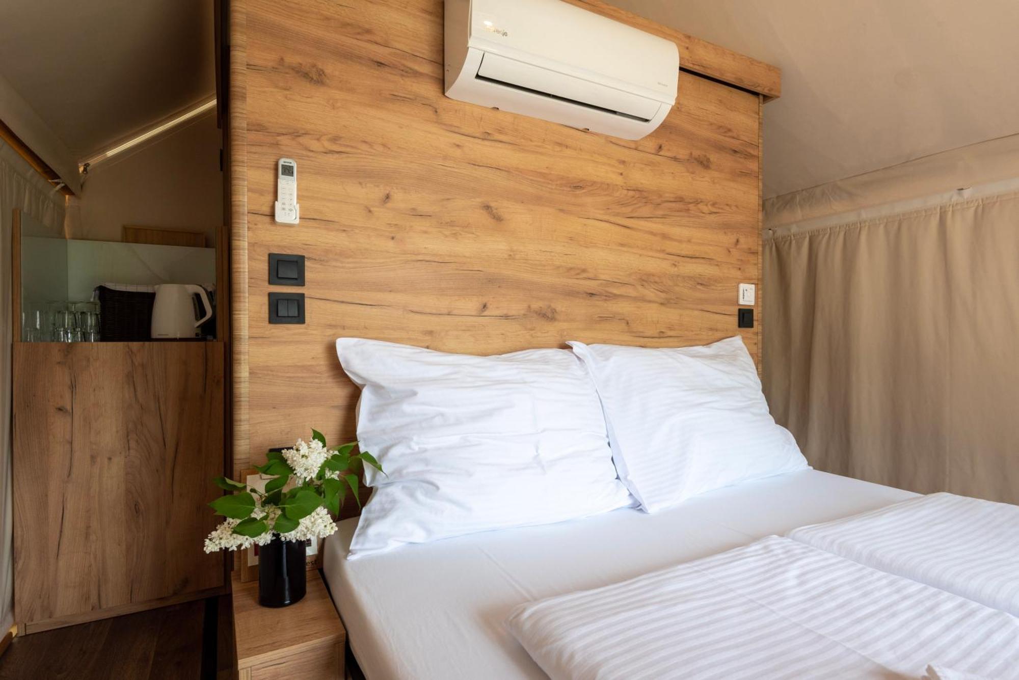 ホテル Forrest Glamping Banská Štiavnica エクステリア 写真