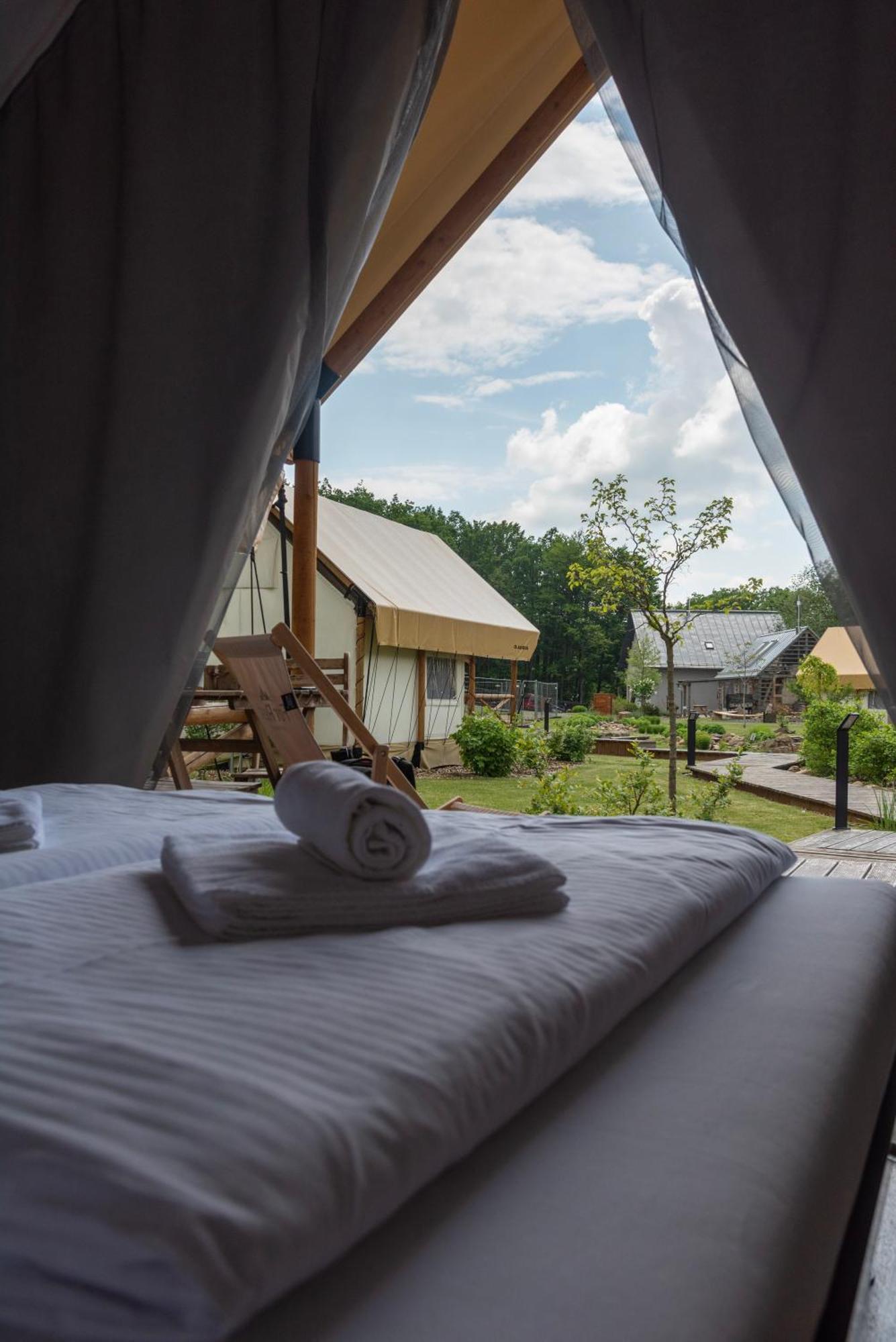 ホテル Forrest Glamping Banská Štiavnica エクステリア 写真