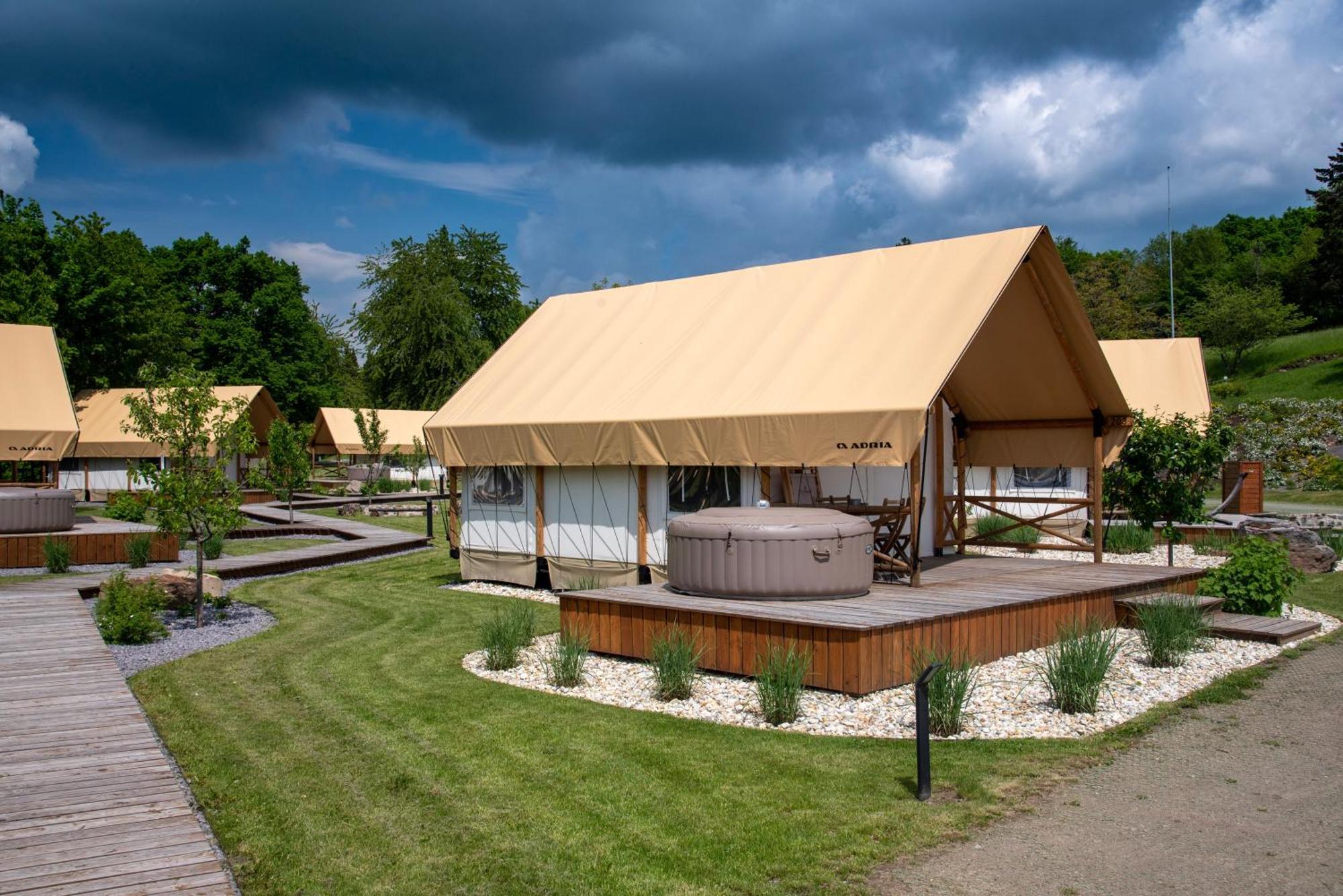 ホテル Forrest Glamping Banská Štiavnica エクステリア 写真