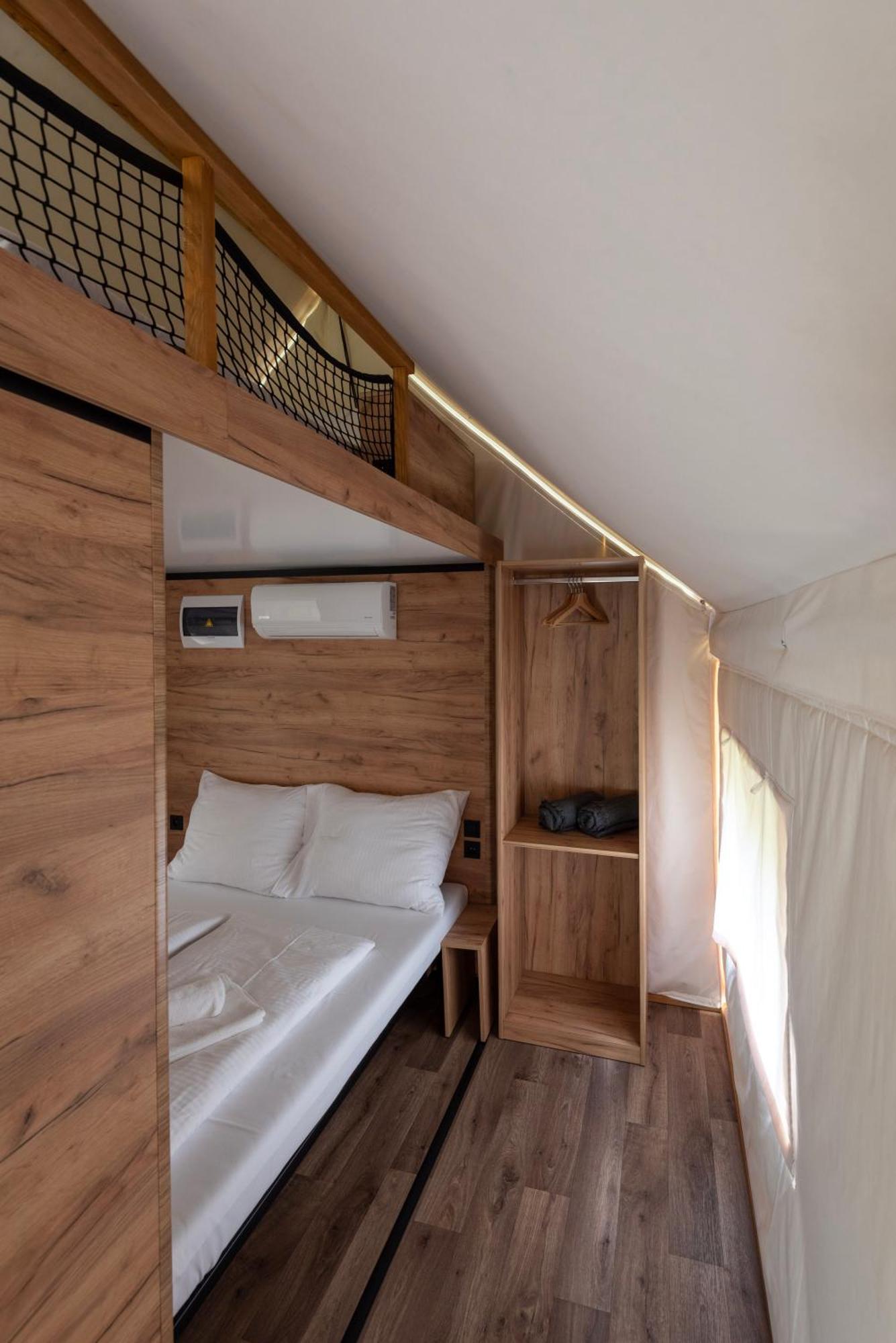 ホテル Forrest Glamping Banská Štiavnica エクステリア 写真