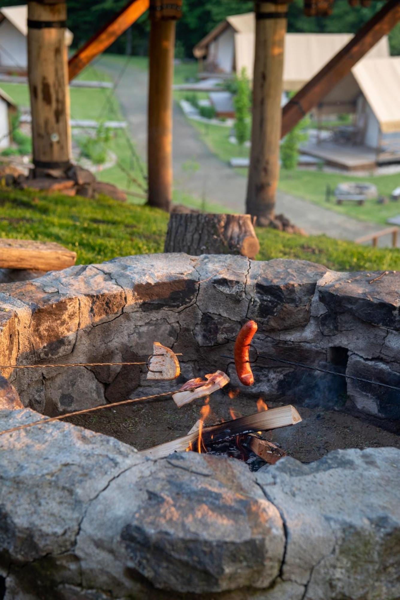 ホテル Forrest Glamping Banská Štiavnica エクステリア 写真