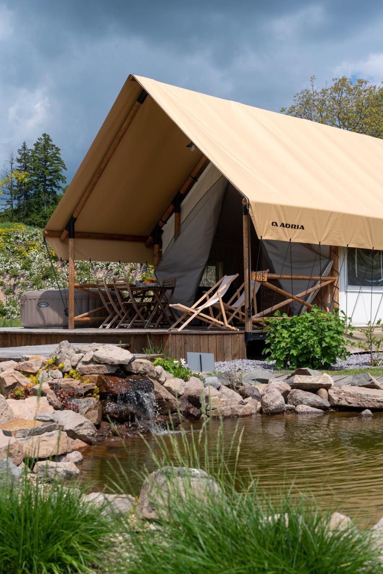ホテル Forrest Glamping Banská Štiavnica エクステリア 写真