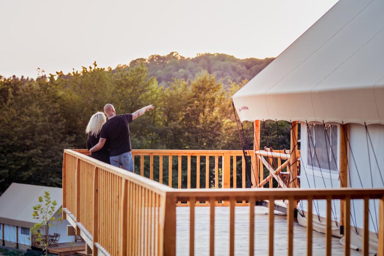 ホテル Forrest Glamping Banská Štiavnica エクステリア 写真