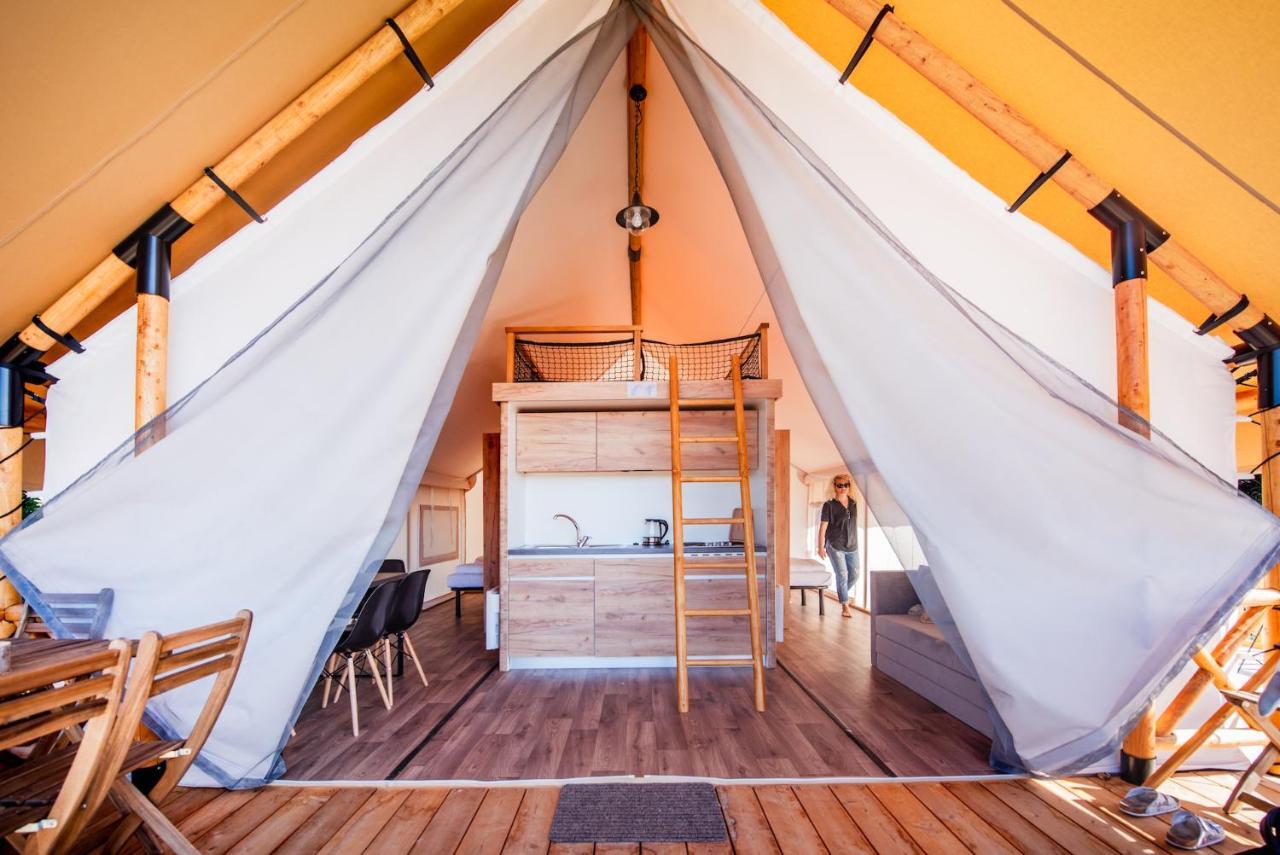 ホテル Forrest Glamping Banská Štiavnica エクステリア 写真
