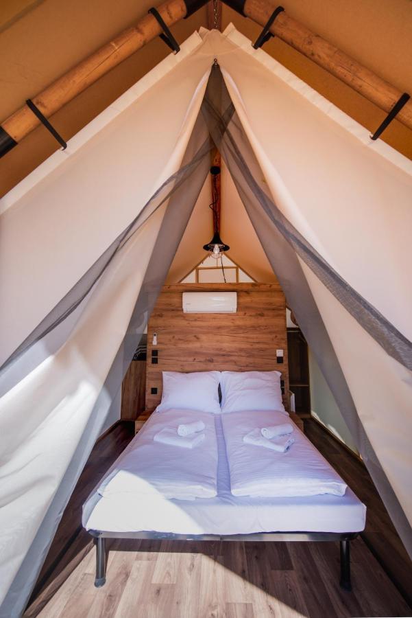 ホテル Forrest Glamping Banská Štiavnica エクステリア 写真